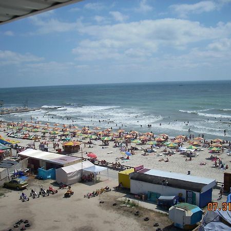 Dolce Vita Resort Hotel Zaliznyi Port Esterno foto