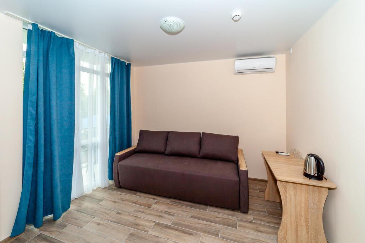 Dolce Vita Resort Hotel Zaliznyi Port Esterno foto