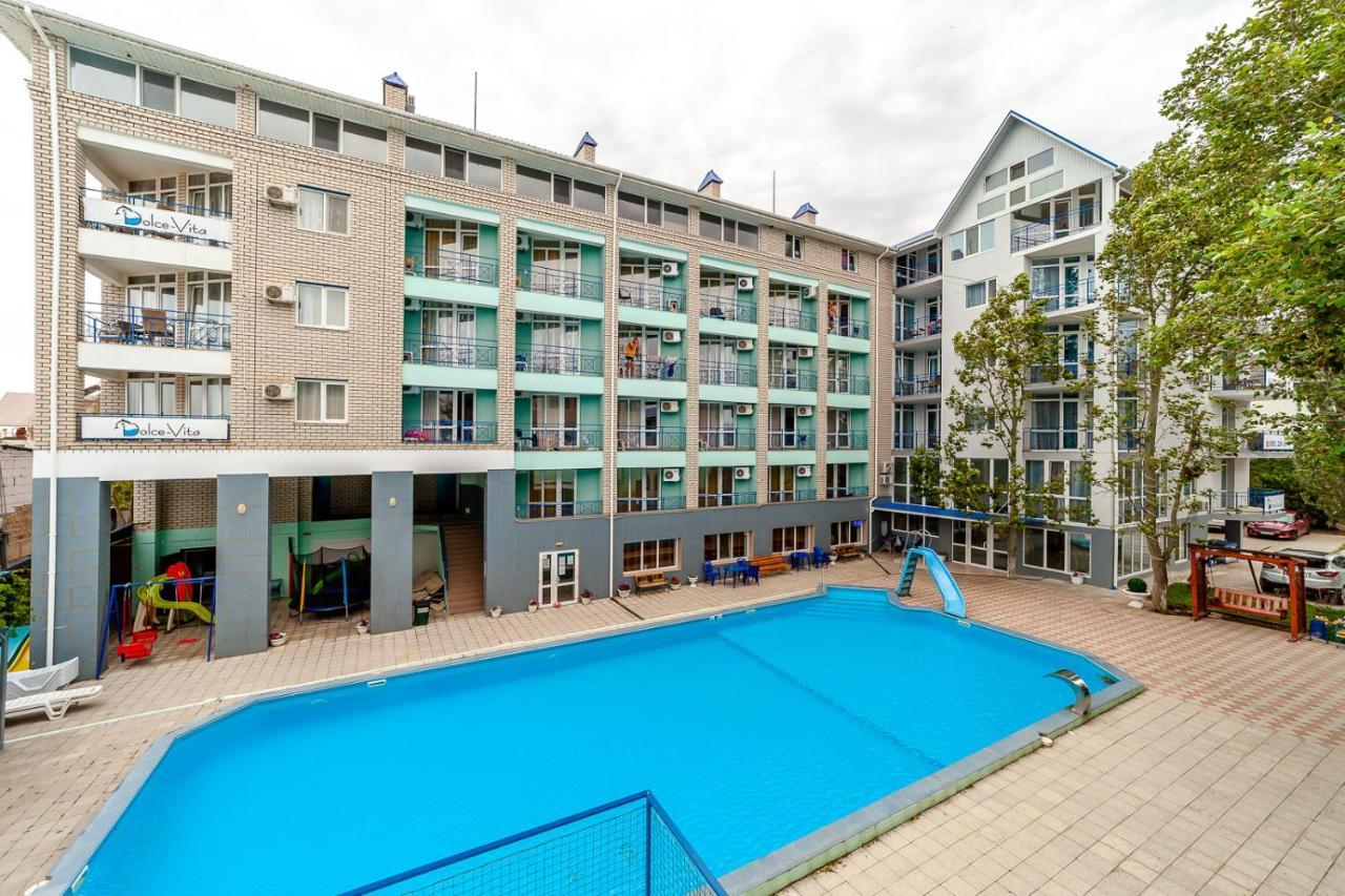 Dolce Vita Resort Hotel Zaliznyi Port Esterno foto