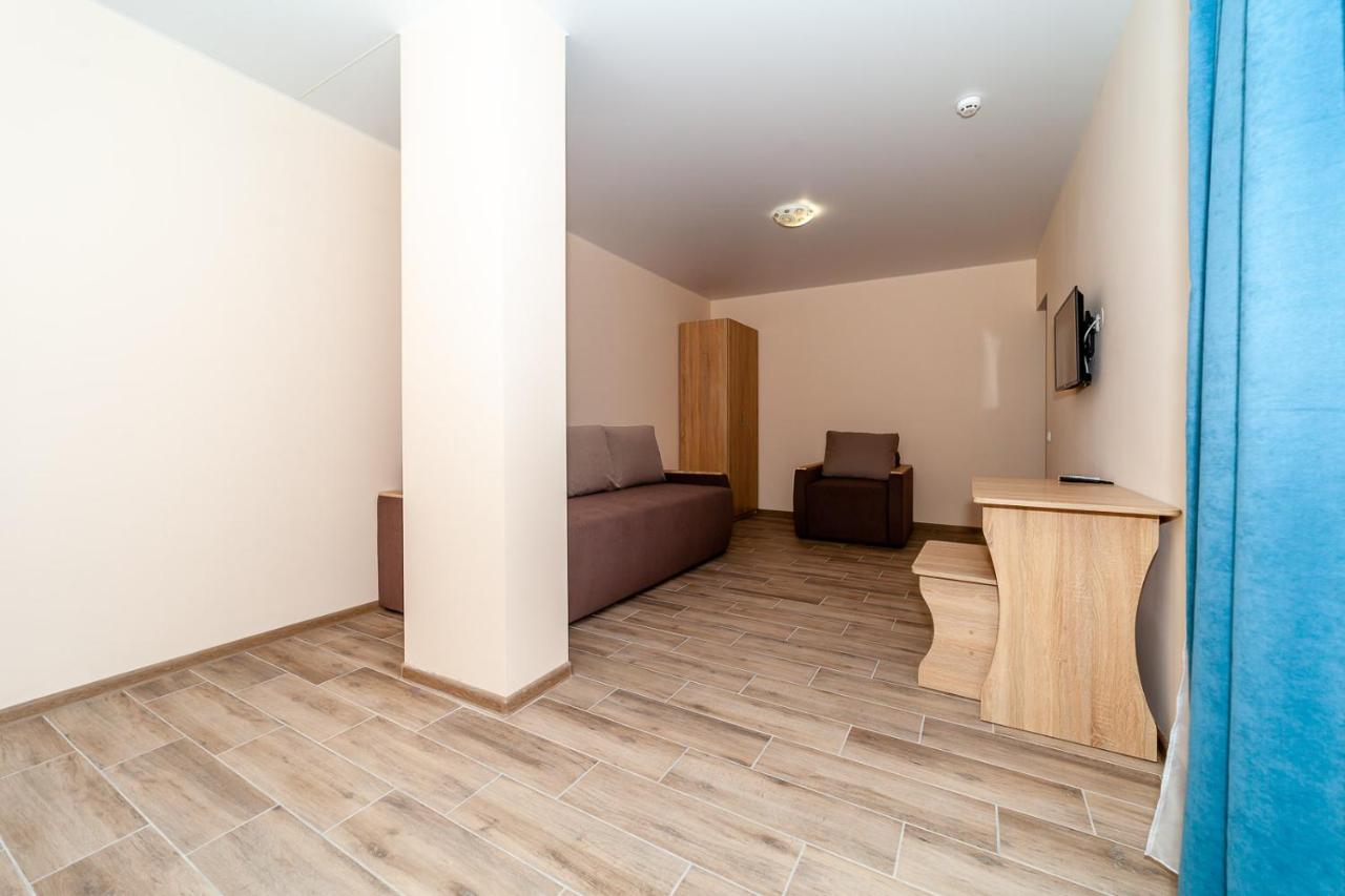 Dolce Vita Resort Hotel Zaliznyi Port Esterno foto