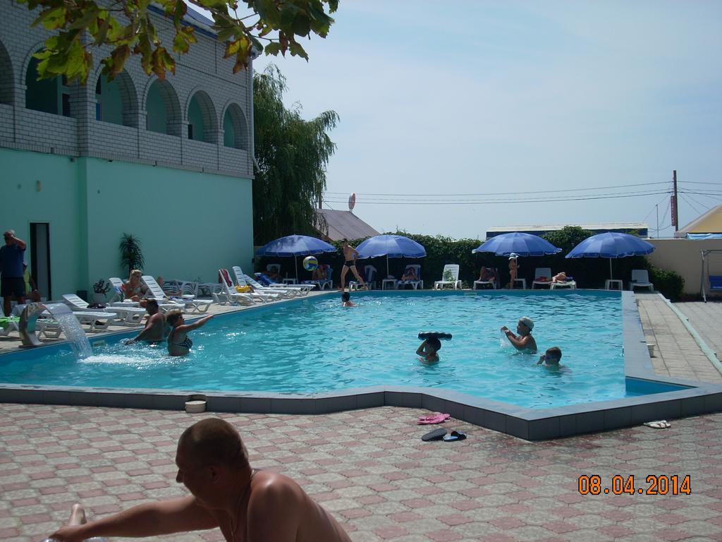 Dolce Vita Resort Hotel Zaliznyi Port Esterno foto