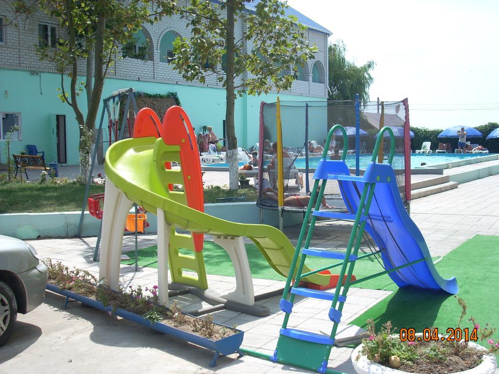 Dolce Vita Resort Hotel Zaliznyi Port Esterno foto