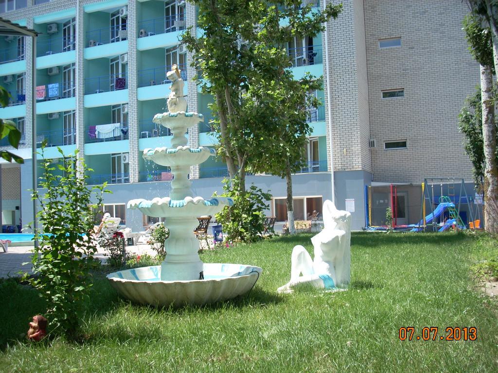 Dolce Vita Resort Hotel Zaliznyi Port Esterno foto