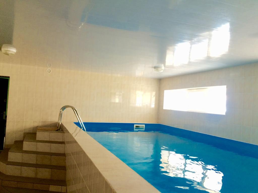 Dolce Vita Resort Hotel Zaliznyi Port Esterno foto