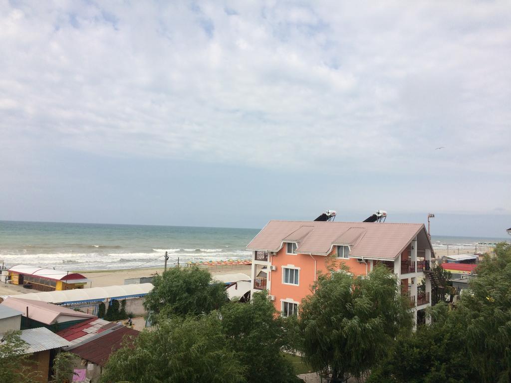 Dolce Vita Resort Hotel Zaliznyi Port Esterno foto