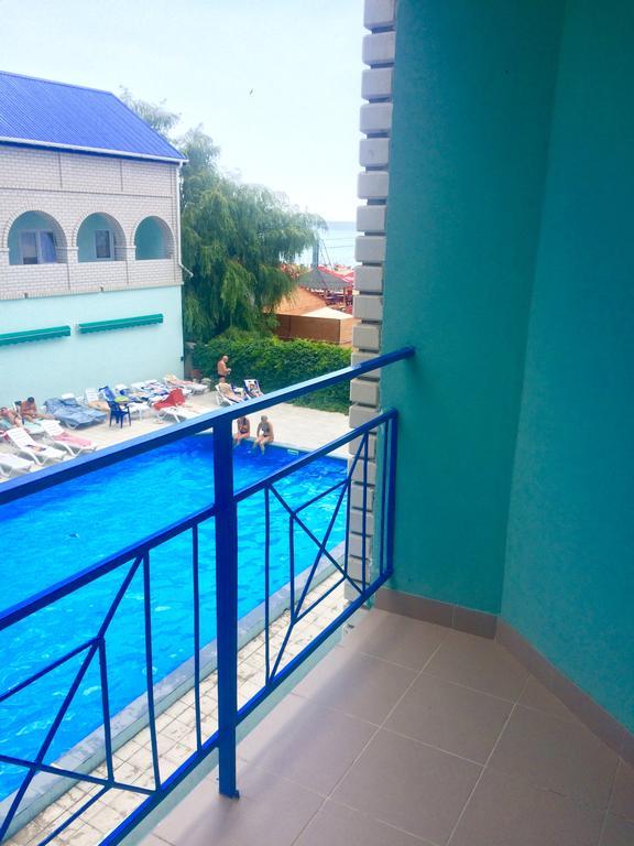 Dolce Vita Resort Hotel Zaliznyi Port Esterno foto