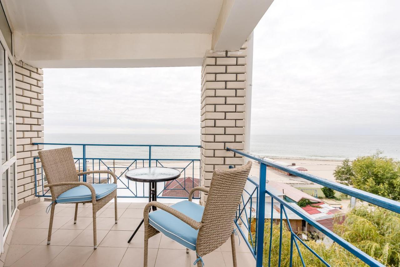 Dolce Vita Resort Hotel Zaliznyi Port Esterno foto