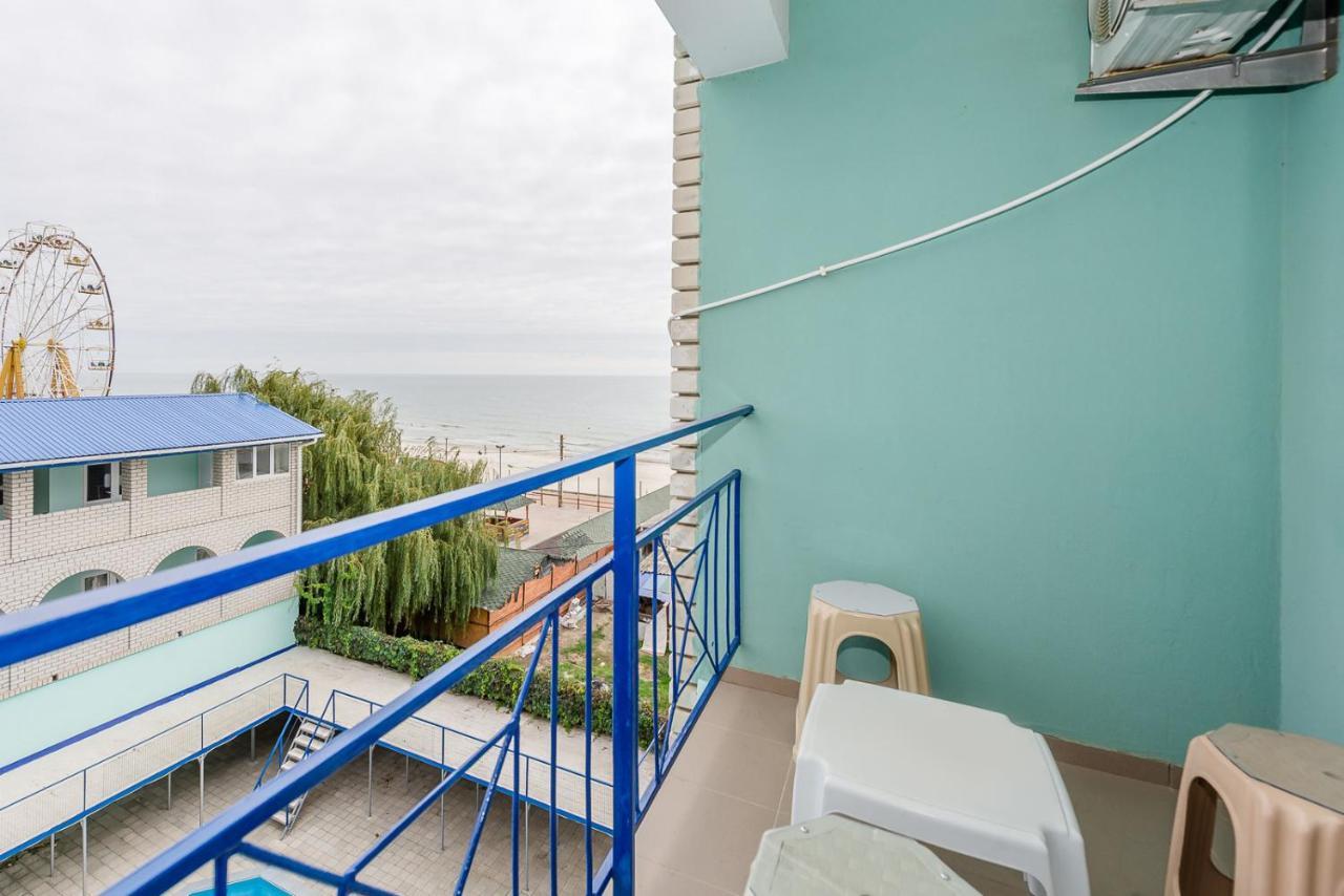 Dolce Vita Resort Hotel Zaliznyi Port Esterno foto