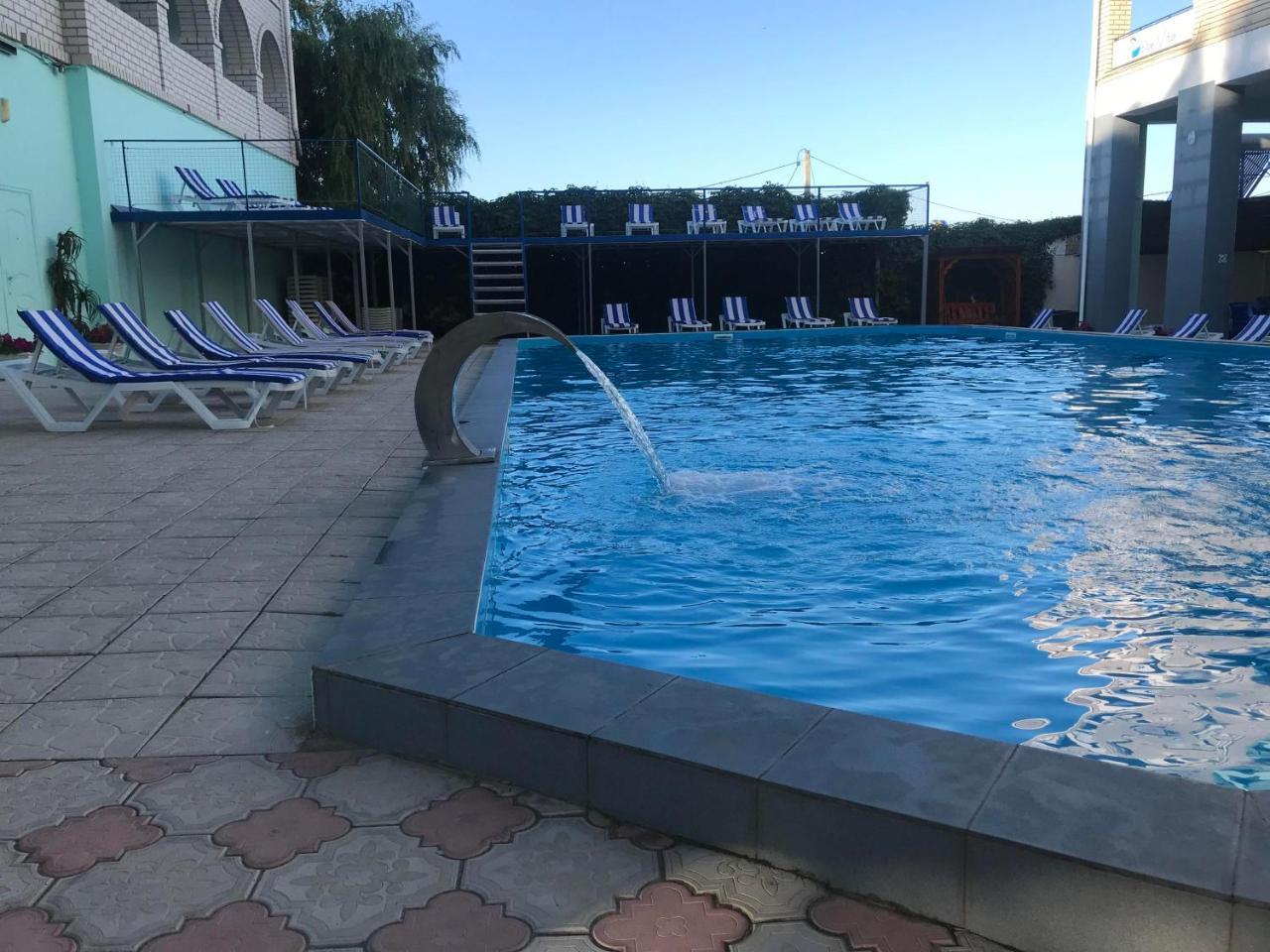 Dolce Vita Resort Hotel Zaliznyi Port Esterno foto