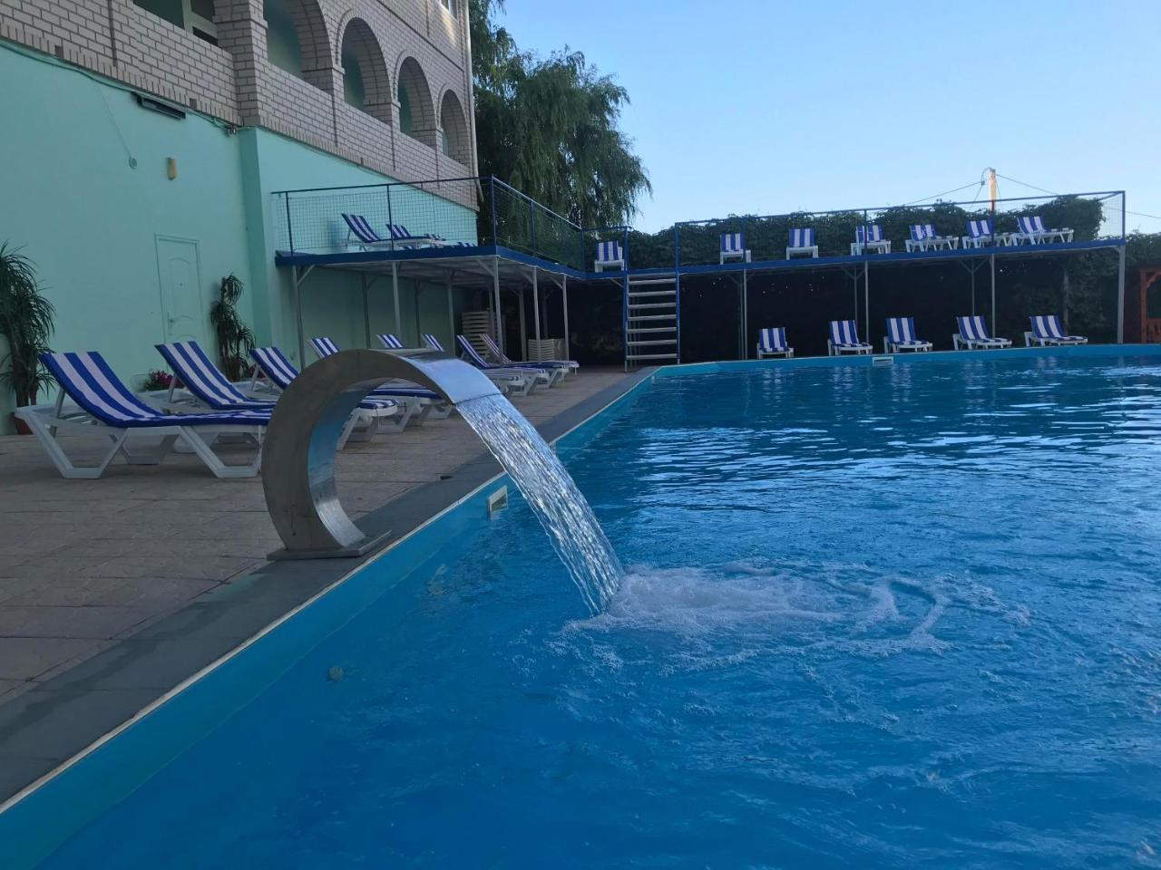 Dolce Vita Resort Hotel Zaliznyi Port Esterno foto