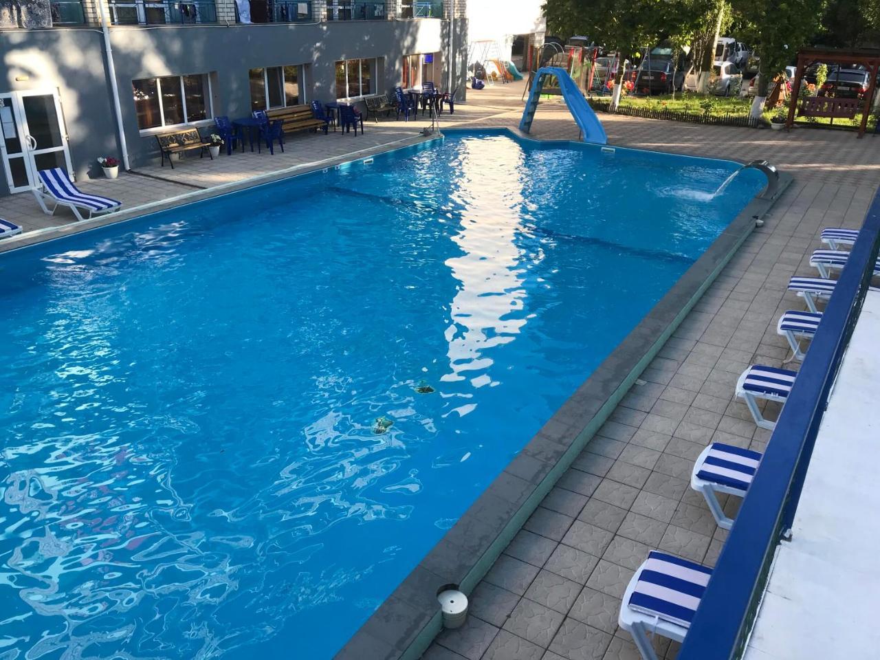 Dolce Vita Resort Hotel Zaliznyi Port Esterno foto
